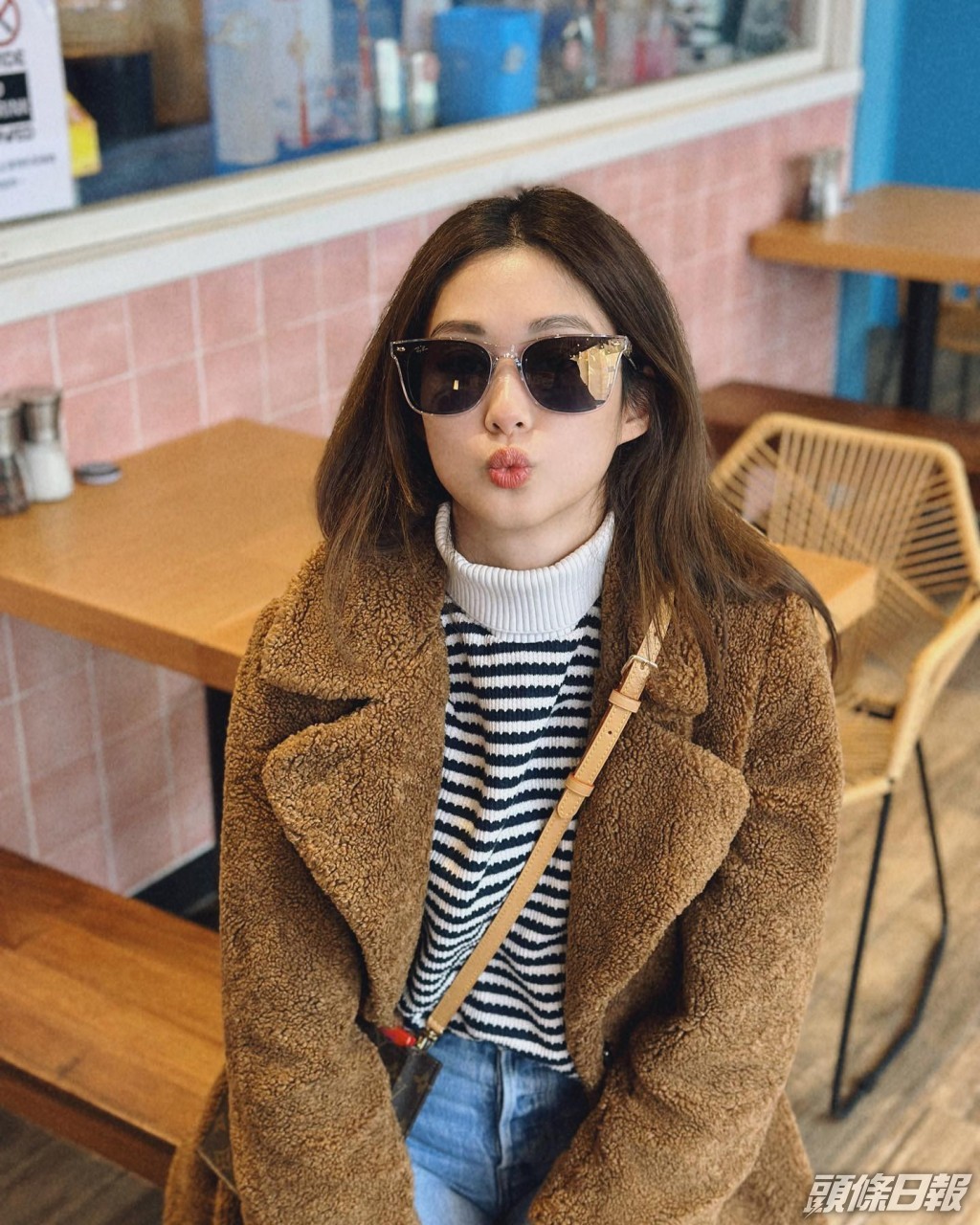 岑麗香扮可愛。